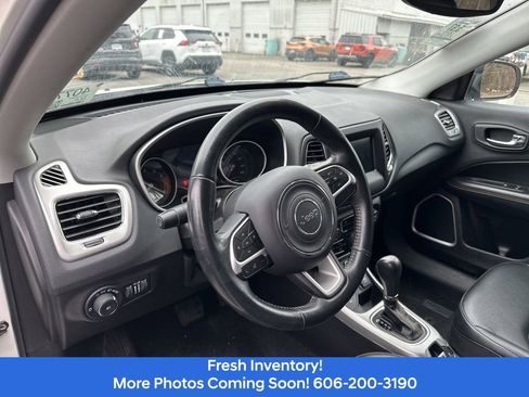 Used 2019 Jeep Compass Latitude image 10