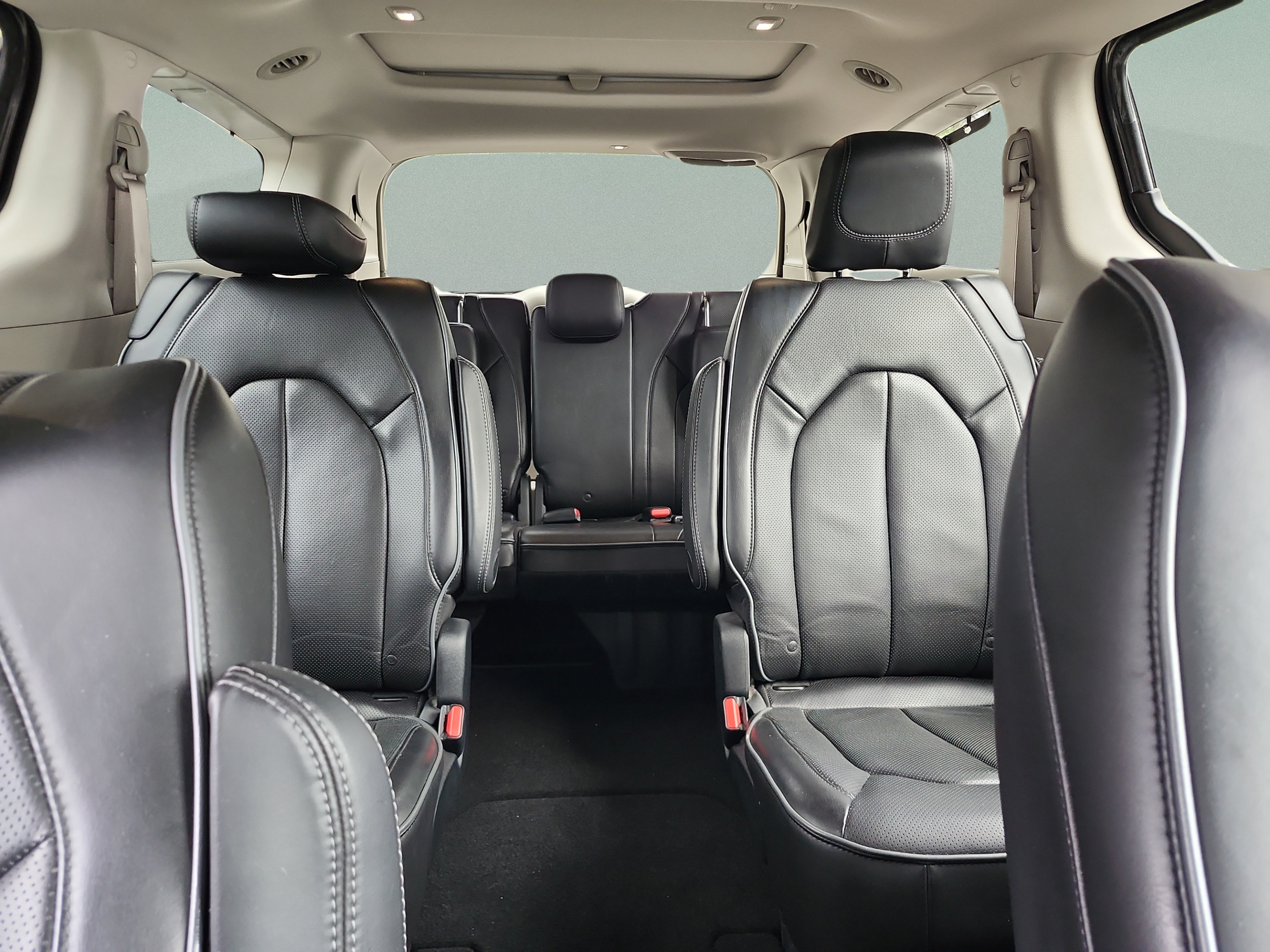 Used 2017 Chrysler Pacifica Limited FWD image 18
