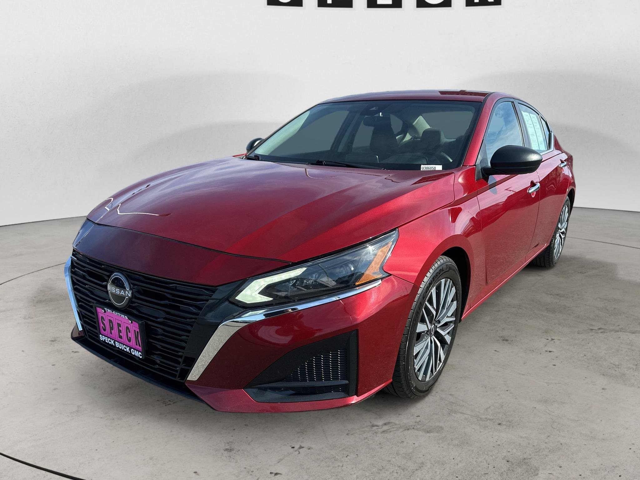 Used 2024 Nissan Altima 2.5 SV FWD image 1