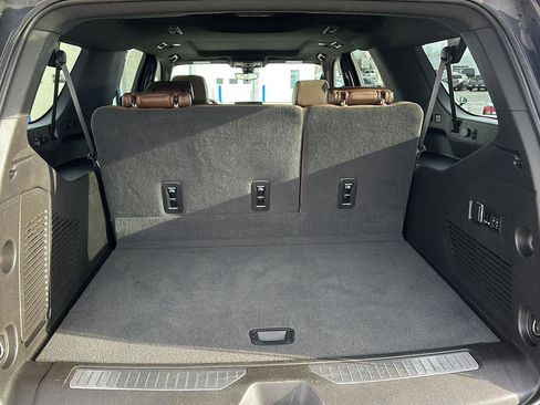 Used 2022 Chevrolet Suburban High Country image 8