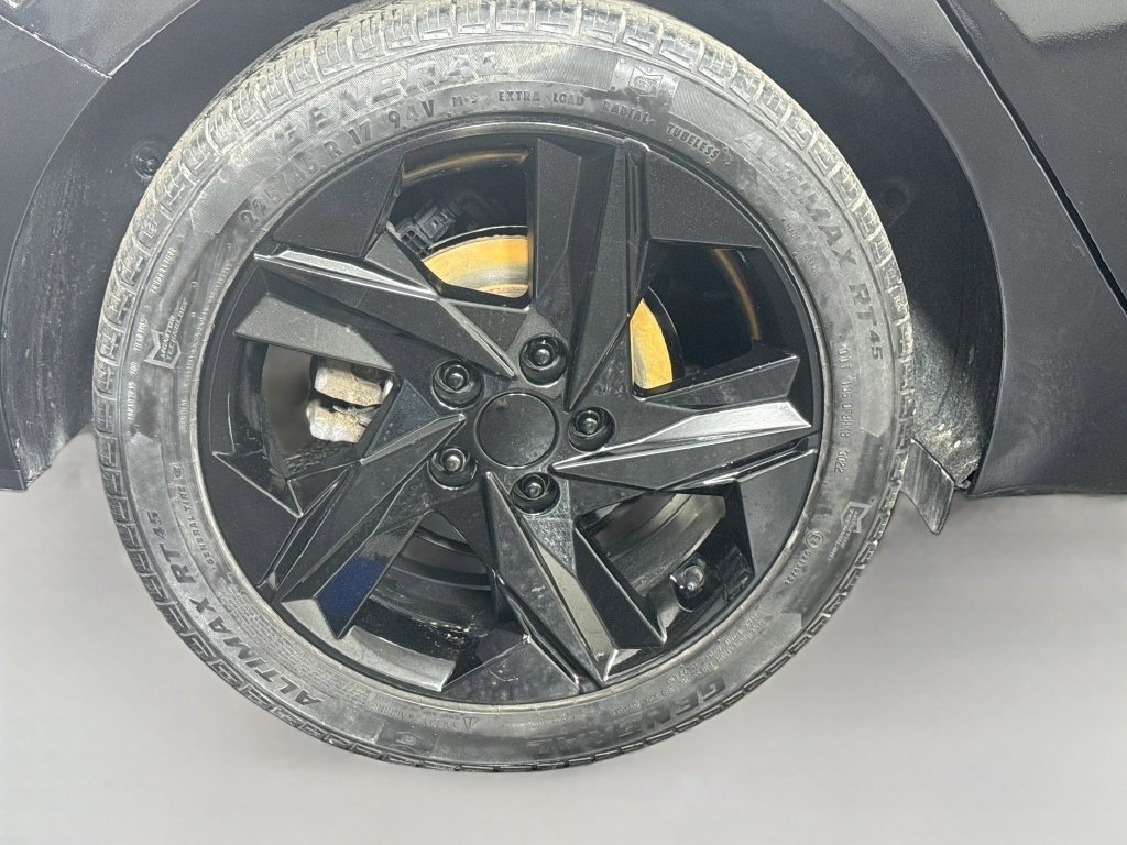 Used 2021 Hyundai Elantra Limited FWD image 32
