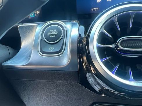Used 2025 Mercedes-Benz GLB 250 4MATIC image 34