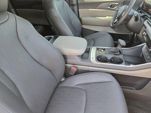 New 2026 Kia Carnival EX FWD image 11