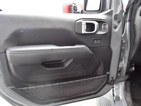 Used 2023 Jeep Wrangler Unlimited Sahara w/ Cold Weather Group AWD/4WD image 18
