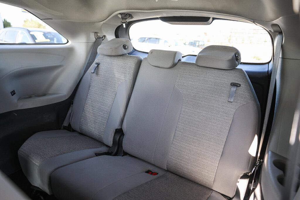 Certified 2023 Toyota Sienna LE w/ LE Plus Package FWD image 9