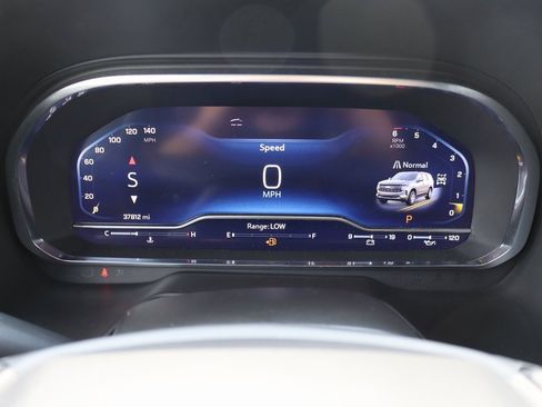 Used 2024 Chevrolet Suburban RST w/ Luxury Package image 42