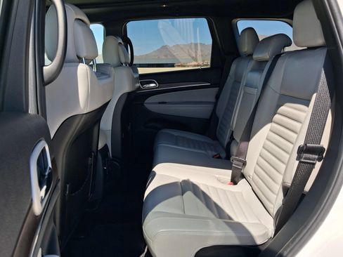 Used 2018 Jeep Grand Cherokee Limited AWD/4WD image 15