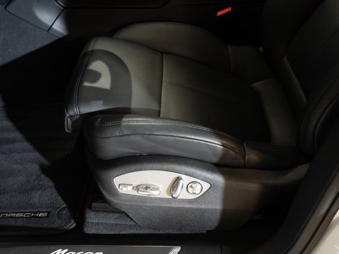 Certified 2026 Porsche Macan AWD/4WD image 15