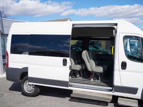 Used 2016 RAM ProMaster 2500 w/ Premium Appearance Group FWD image 11