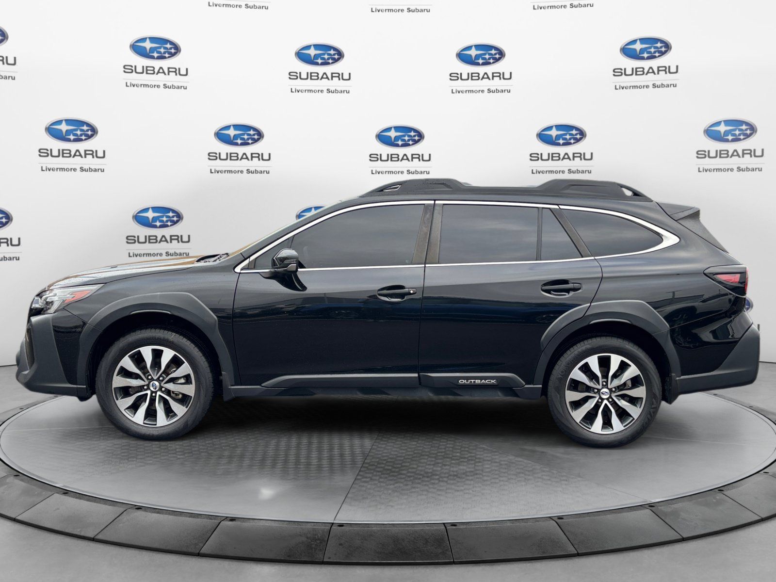 Used 2023 Subaru Outback Limited XT AWD/4WD image 4