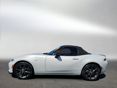 Used 2016 MAZDA MX-5 Miata Club RWD image 2