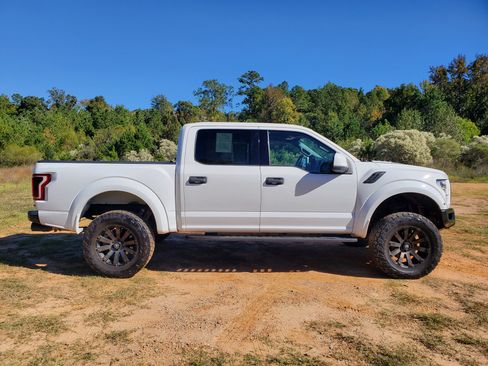 Used 2018 Ford F150 Raptor w/ Equipment Group 801A Mid image 16