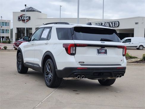 Used 2025 Ford Explorer ST RWD image 3