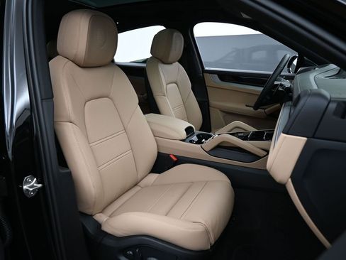 New 2026 Porsche Cayenne Coupe AWD/4WD image 31