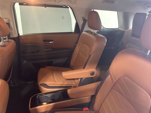 Used 2024 Nissan Pathfinder Platinum image 19