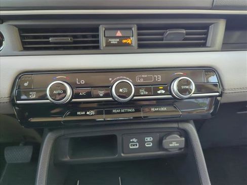 Used 2025 Honda Pilot EX-L image 9