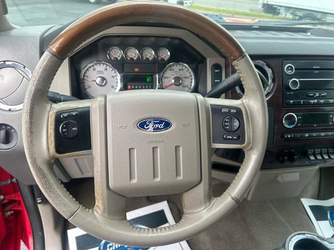 Used 2010 Ford F250 Lariat image 16