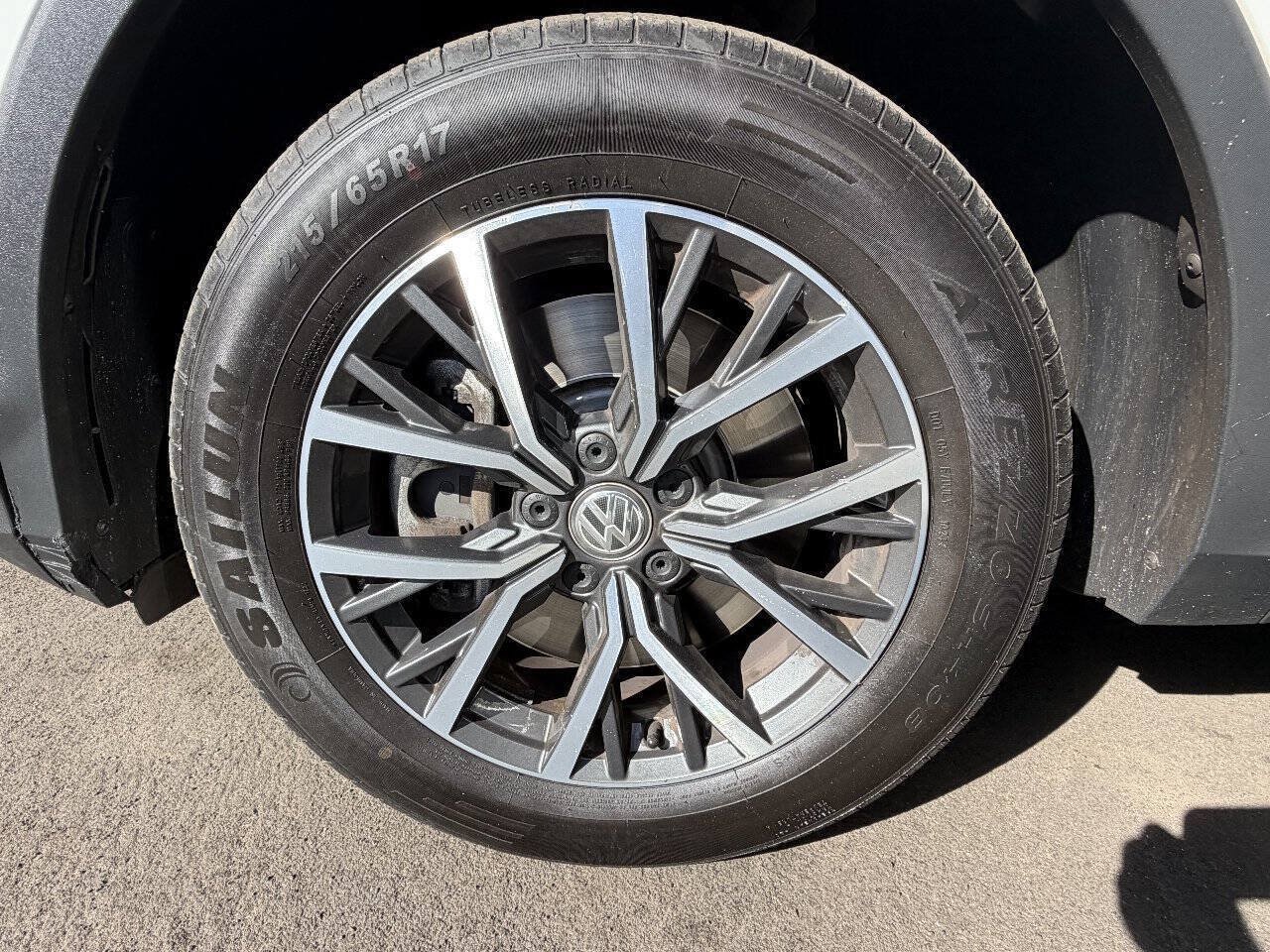 Used 2018 Volkswagen Tiguan SE w/ Panoramic Sunroof Package AWD/4WD image 8