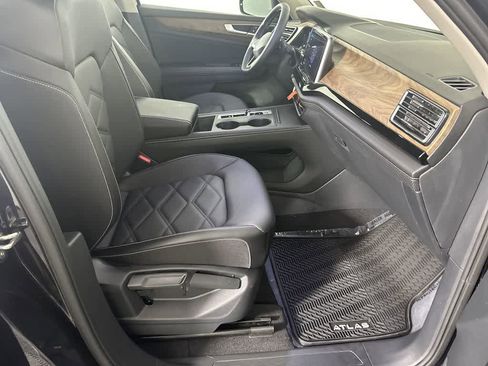 Used 2024 Volkswagen Atlas SE image 21