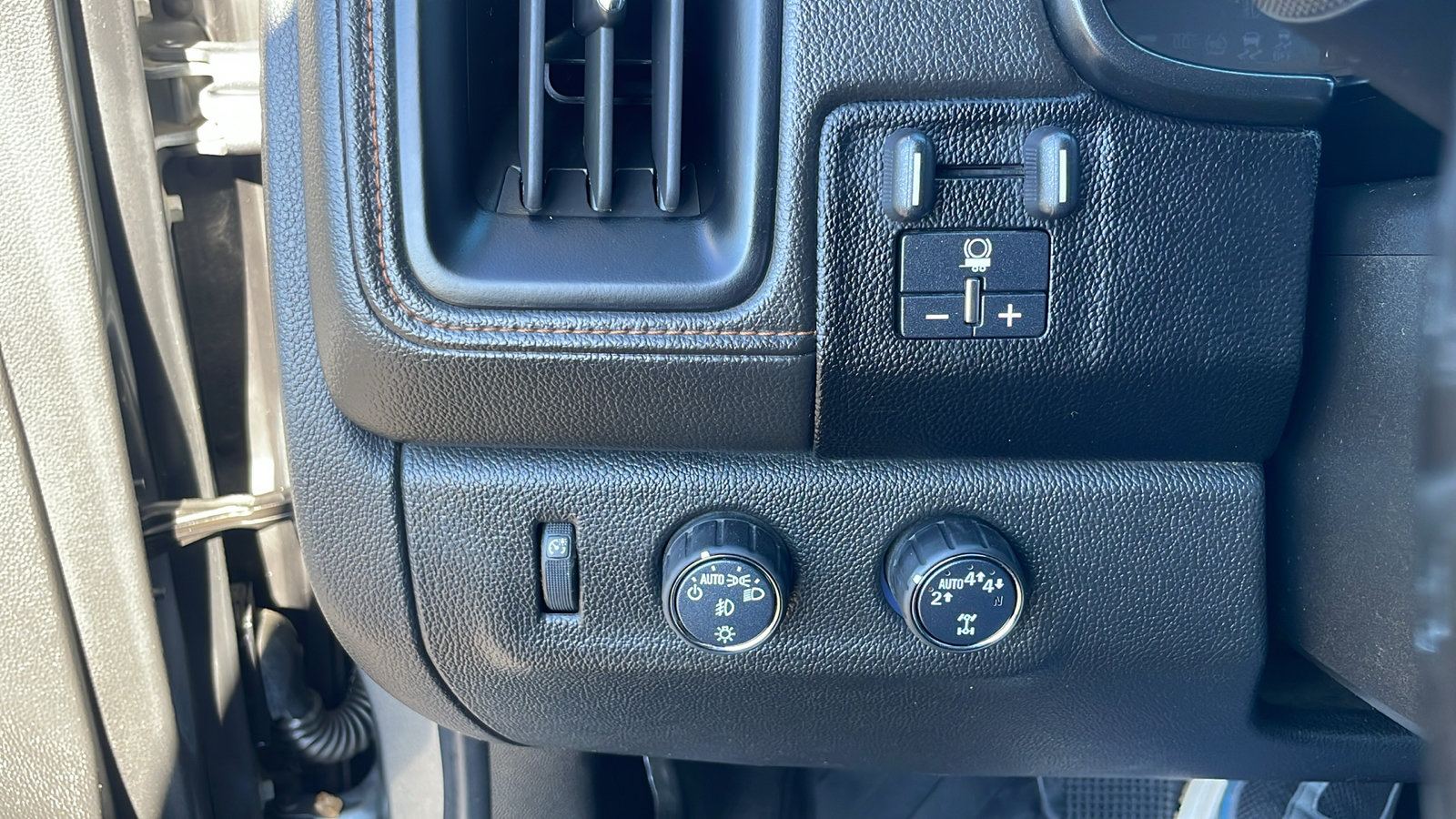Used 2022 GMC Canyon AT4 AWD/4WD image 27