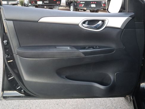 Used 2015 Nissan Sentra S image 19