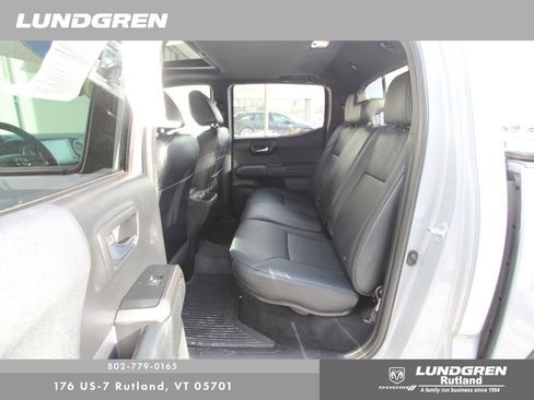 Used 2021 Toyota Tacoma TRD Off-Road image 32