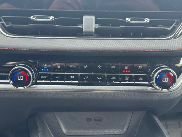 Used 2025 Chevrolet Equinox RS w/ Safety and Technology Package FWD image 25