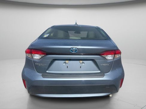 Used 2022 Toyota Corolla LE FWD image 2