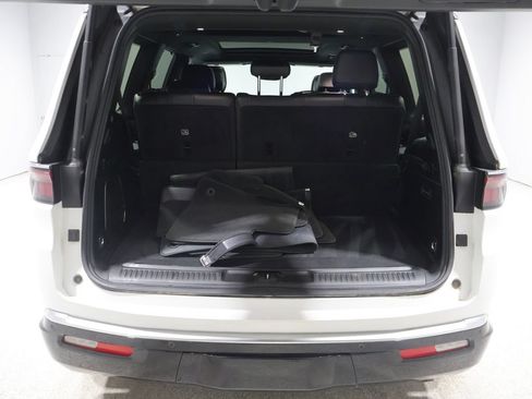 Used 2023 Jeep Wagoneer Series III w/ Premium Group I AWD/4WD image 20