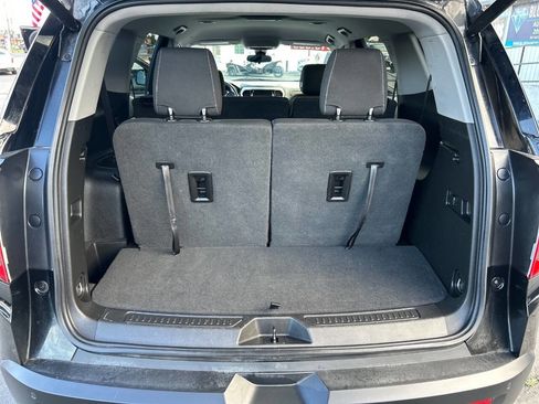 Used 2022 GMC Acadia SLE w/ Driver Convenience Package FWD image 20