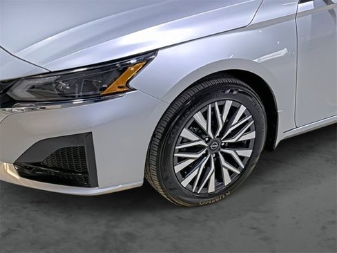 Certified 2024 Nissan Altima 2.5 SV image 7