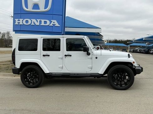 Used 2017 Jeep Wrangler Unlimited Sahara w/ Connectivity Group image 2