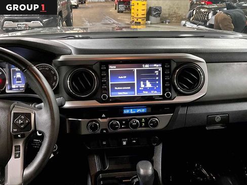 Used 2022 Toyota Tacoma SR5 AWD/4WD image 7