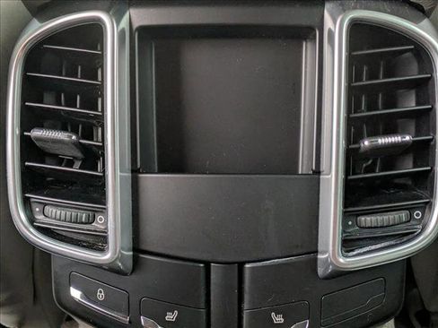 Used 2013 Porsche Cayenne S image 18