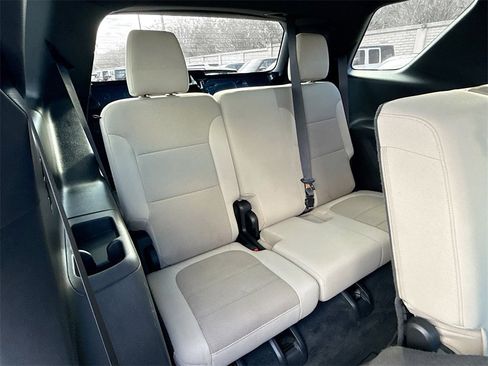 Used 2022 Chevrolet Traverse LS image 30