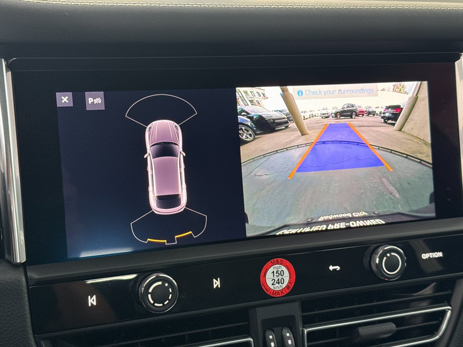 Certified 2025 Porsche Macan AWD/4WD image 21