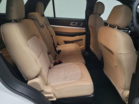 Used 2016 Ford Explorer XLT image 19
