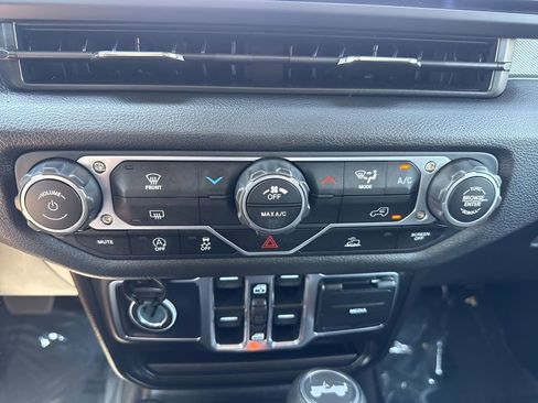 Used 2025 Jeep Wrangler Unlimited Sport AWD/4WD image 22