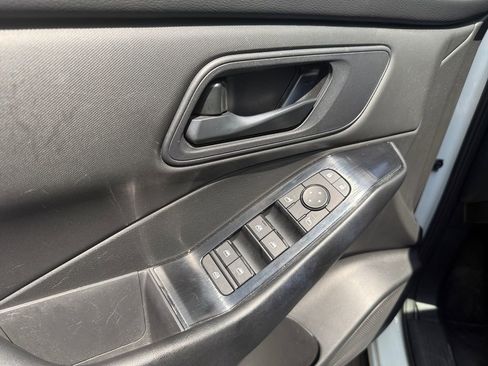 Used 2024 Nissan Rogue S FWD image 18