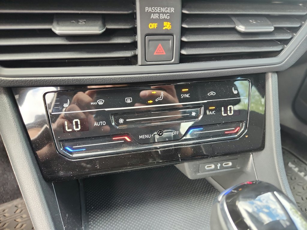 Certified 2025 Volkswagen Jetta Sport FWD image 18