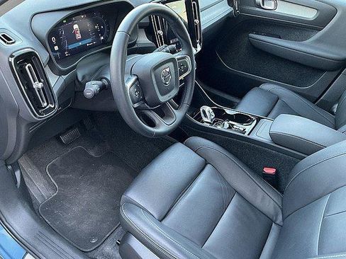 Certified 2025 Volvo XC40 B5 Plus AWD/4WD image 15