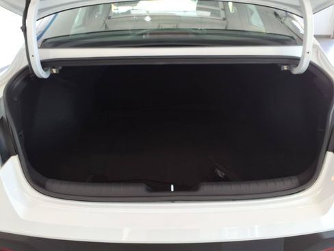 Certified 2025 Hyundai Elantra SEL FWD image 17