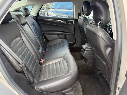 Used 2015 Ford Fusion SE w/ Equipment Group 202A image 13