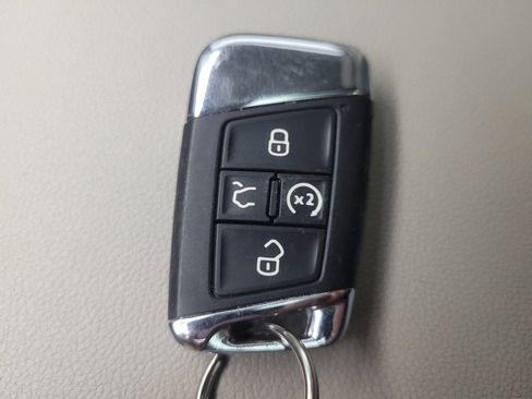 Used 2022 Volkswagen Atlas SE w/ Panoramic Sunroof Package image 32