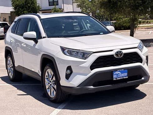Used 2021 Toyota RAV4 XLE Premium FWD image 8
