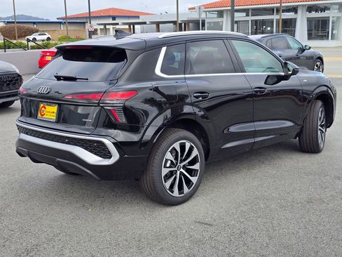 New 2026 Audi Q3 quattro 2.0T AWD/4WD image 7