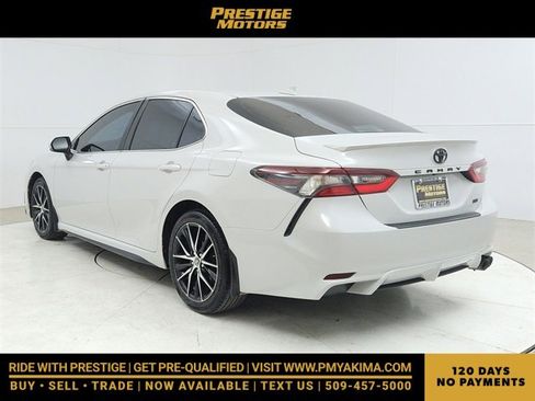 Used 2024 Toyota Camry SE image 5