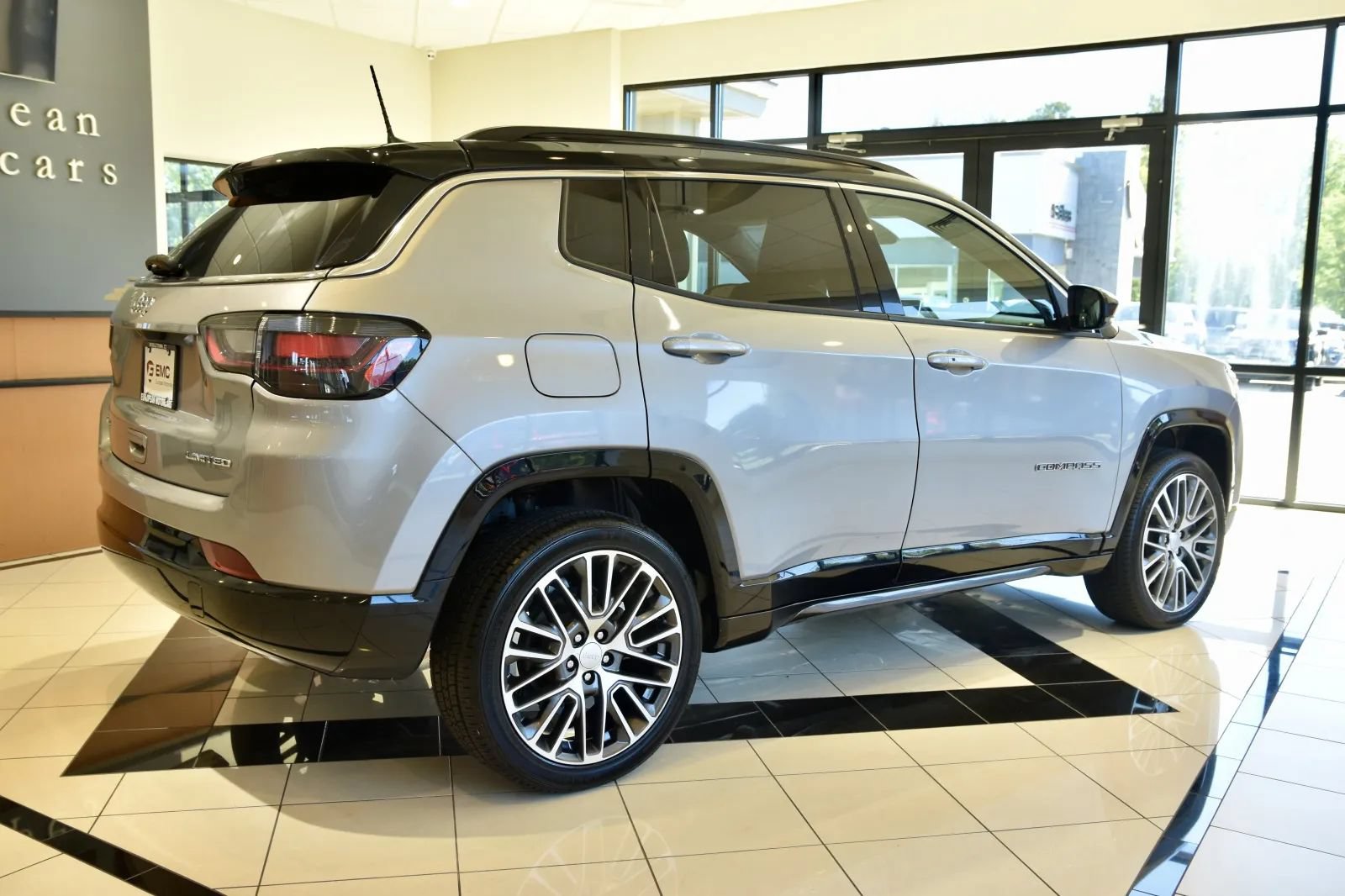Used 2023 Jeep Compass Limited w/ Elite Group AWD/4WD image 6