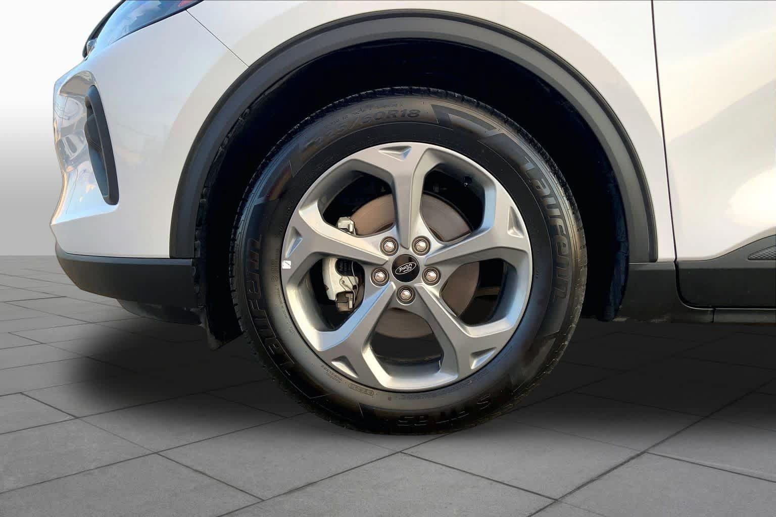 Used 2025 Ford Escape ST-Line FWD image 11