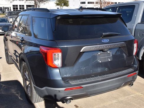 Used 2022 Ford Explorer XLT w/ Equipment Group 202A image 6